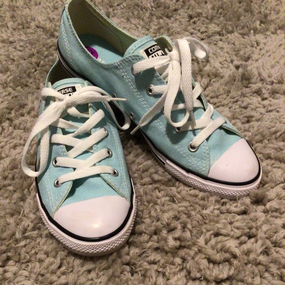 Converse Sneakers Size 8.5 - Picture 1 of 5
